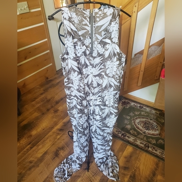 Lauren Ralph Lauren Olive Print Sleeveless Cinched Sz. 12 Jumpsuit NWT - Picture 4 of 16